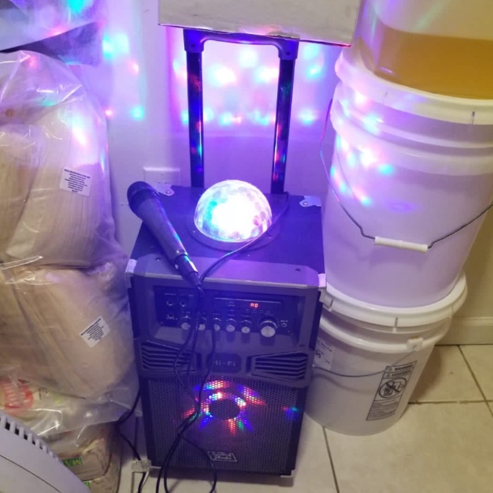 Party karaoke speaker - Picture 1 of 1